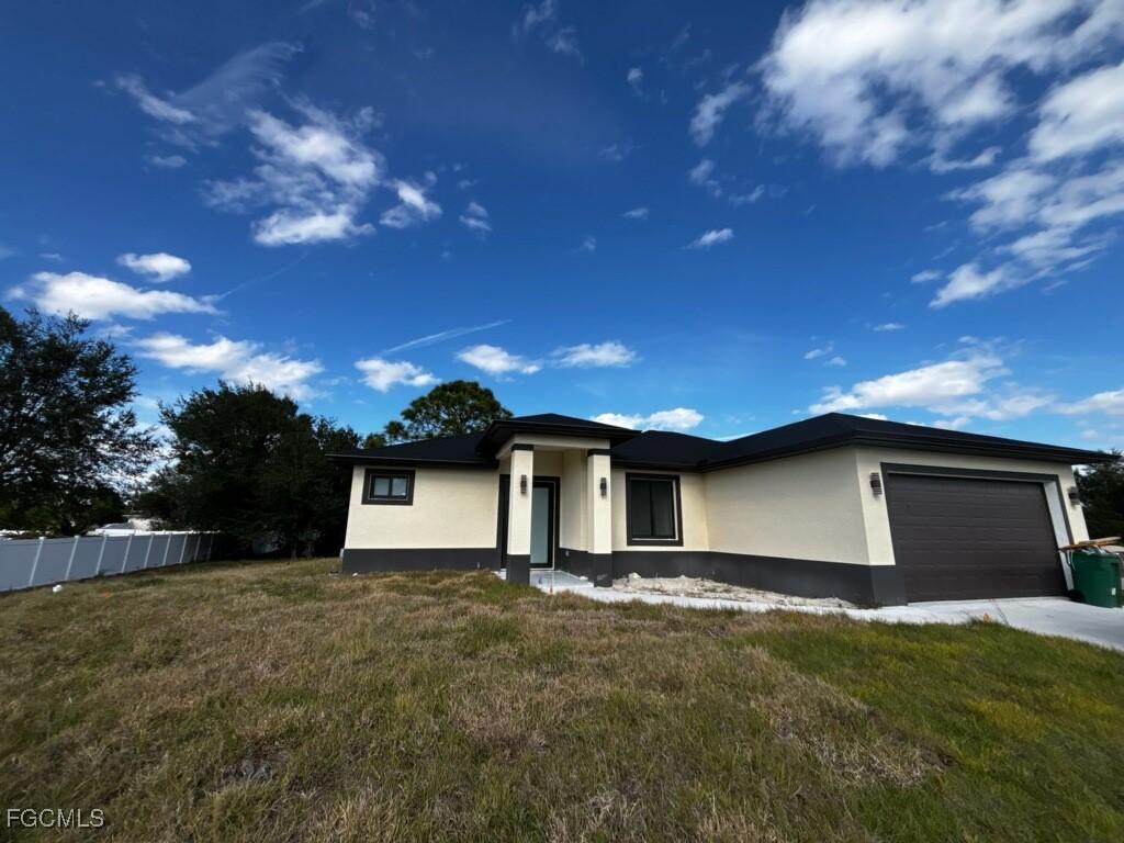 901 Sara Ave., Lehigh Acres, FL 33971