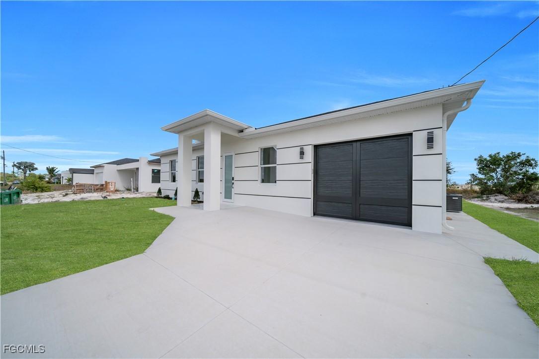 337 Rawlings Ave., Lehigh Acres, FL 33974