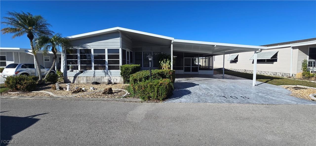 108 Snead Dr., North Fort Myers, FL 33903