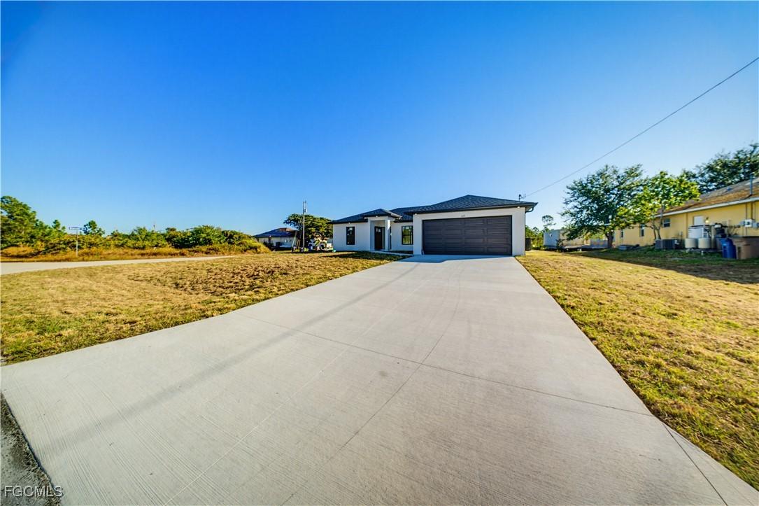 809 Anaconda Ave., Lehigh Acres, FL 33974