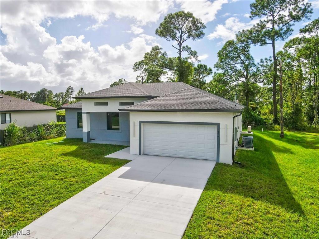 224 Lomax Ave., Lehigh Acres, FL 33974