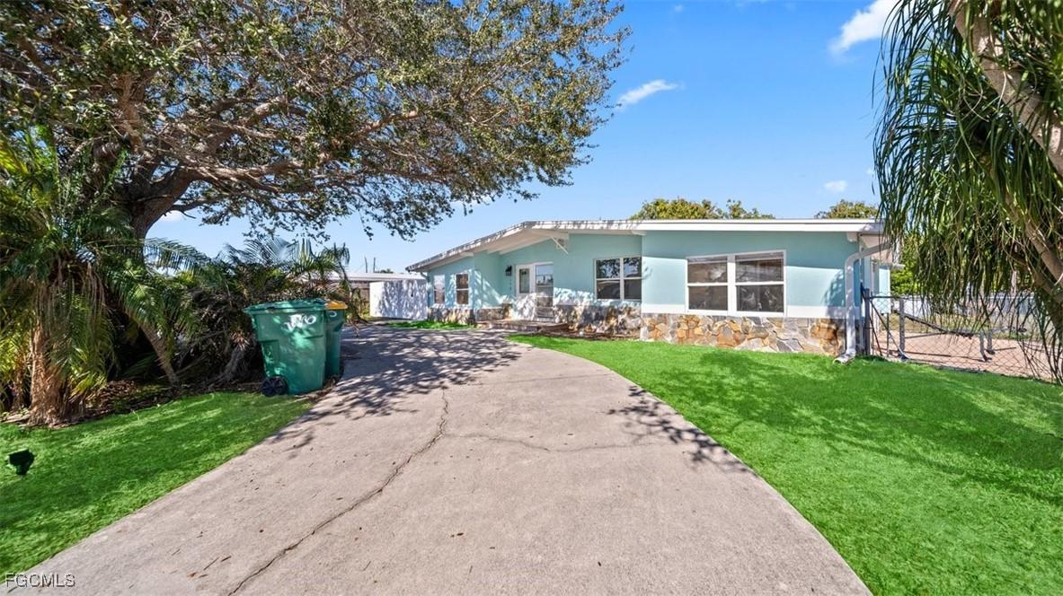 170 Poinsettia Cir., Port Charlotte, FL 33952