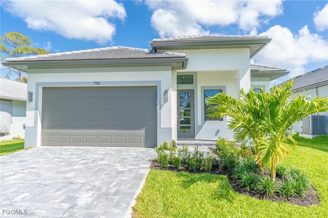 795 108th Ave., Naples, FL 34108