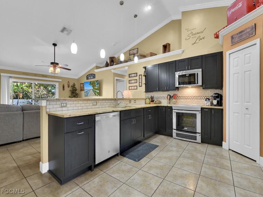 621 NW 28th Ter., Cape Coral, FL 33993