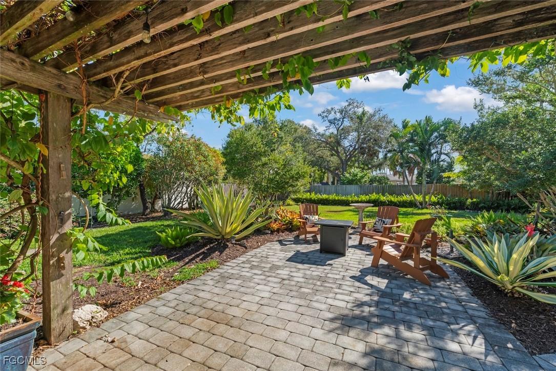 3325 Avocado Dr., Fort Myers, FL 33901