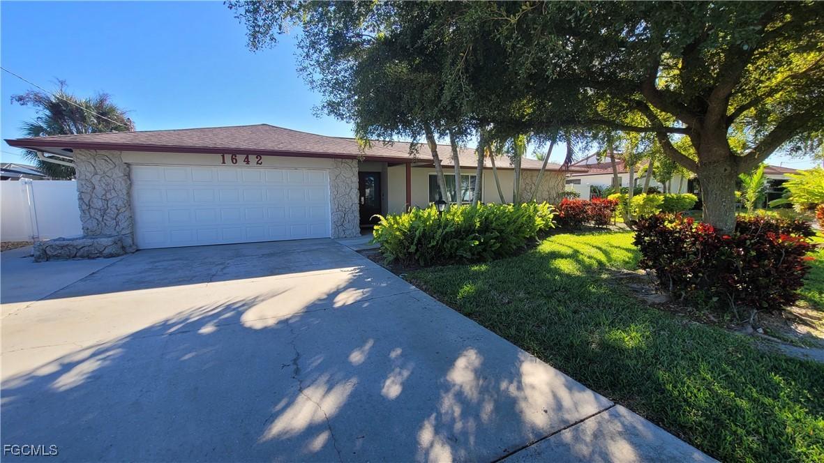 1642 SE 39th Ter., Cape Coral, FL 33904