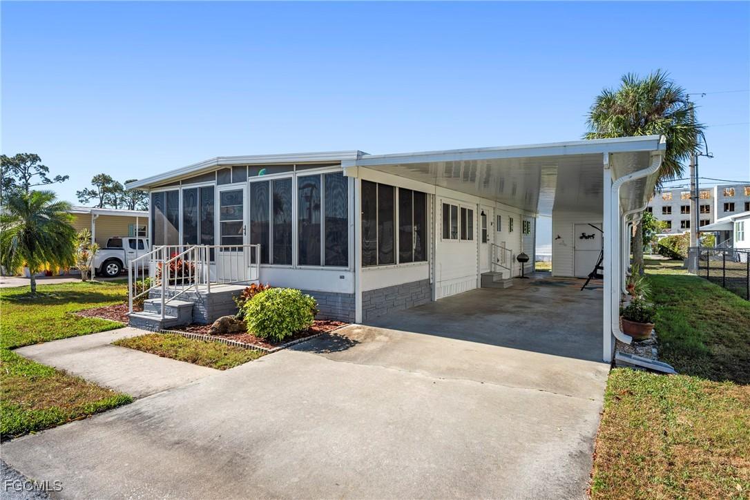 204 Harvest Ln., North Fort Myers, FL 33917