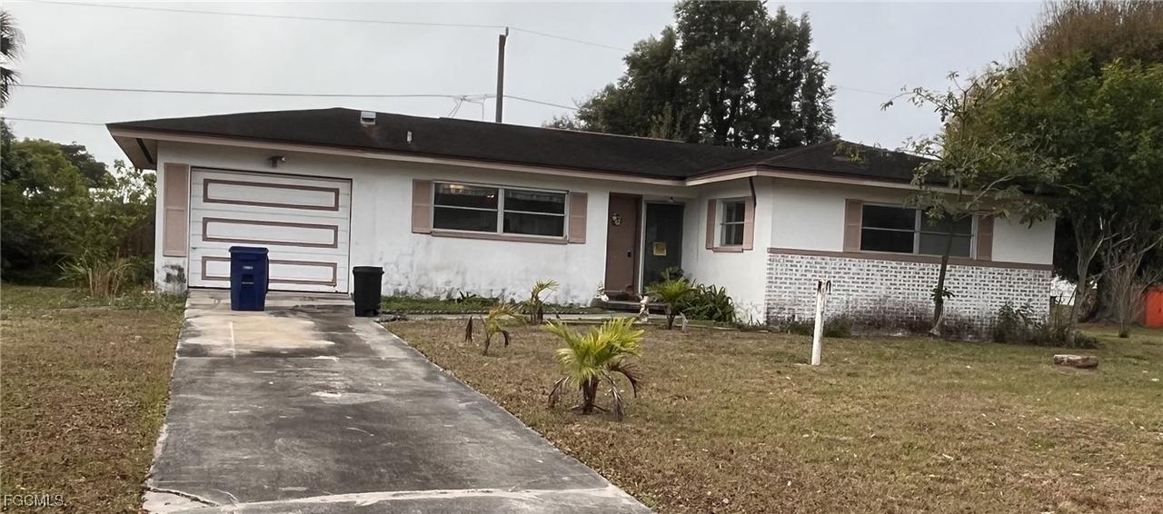 4958 Howard St., Fort Myers, FL 33905
