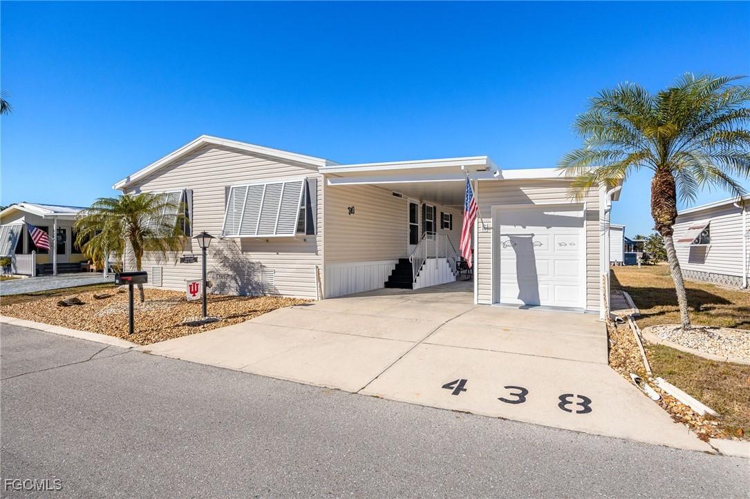 438 Snead Dr., North Fort Myers, FL 33903