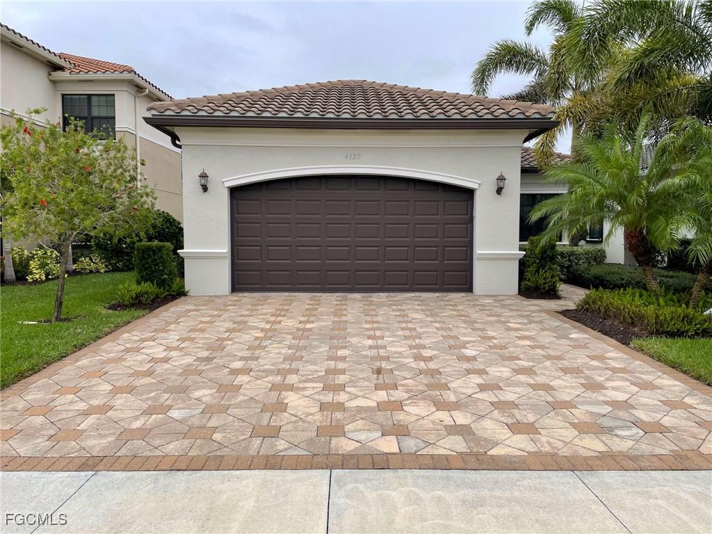4129 Amelia Way, Naples, FL 34119