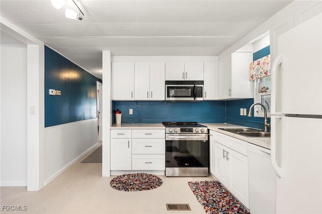 5513 Salem Ln., North Fort Myers, FL 33917
