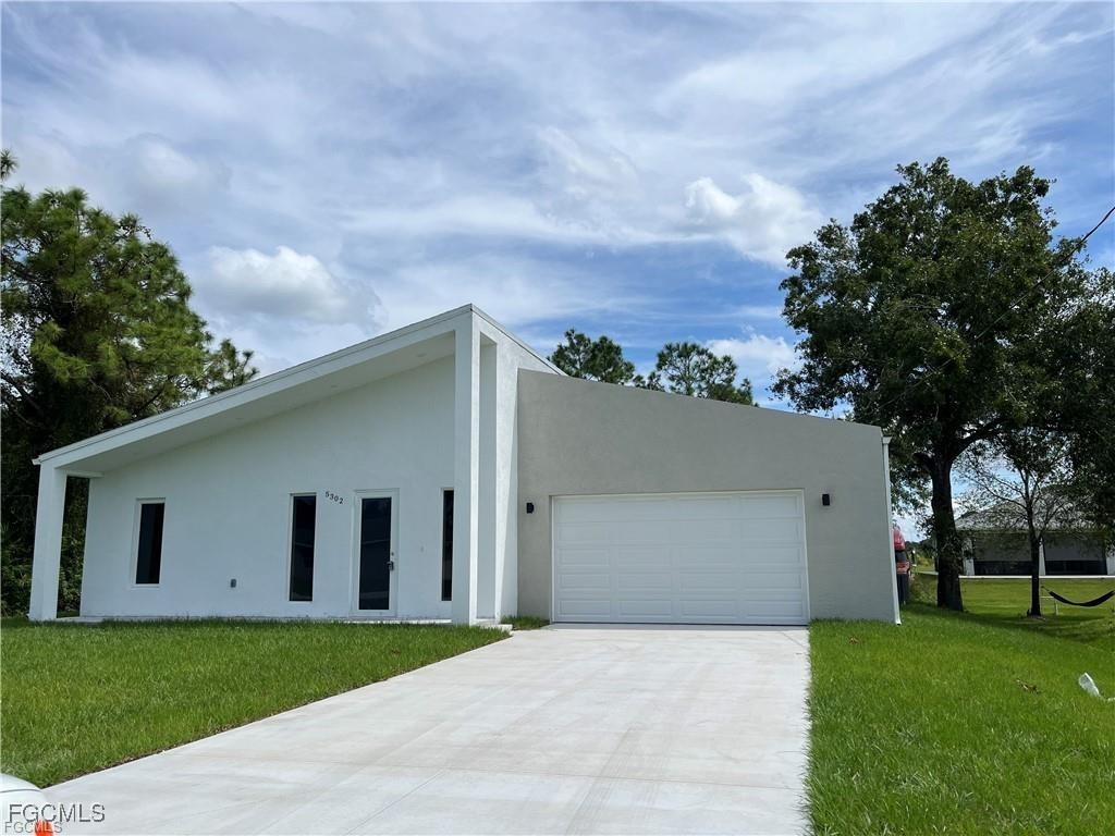 5302 Anita Ave., Lehigh Acres, FL 33971