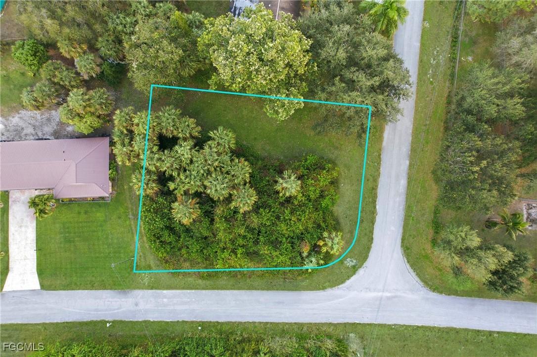 872 Geneva St., Lehigh Acres, FL 33974