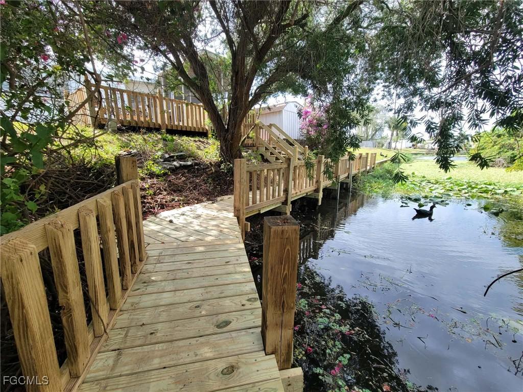 207 Lantern Ln., North Fort Myers, FL 33917