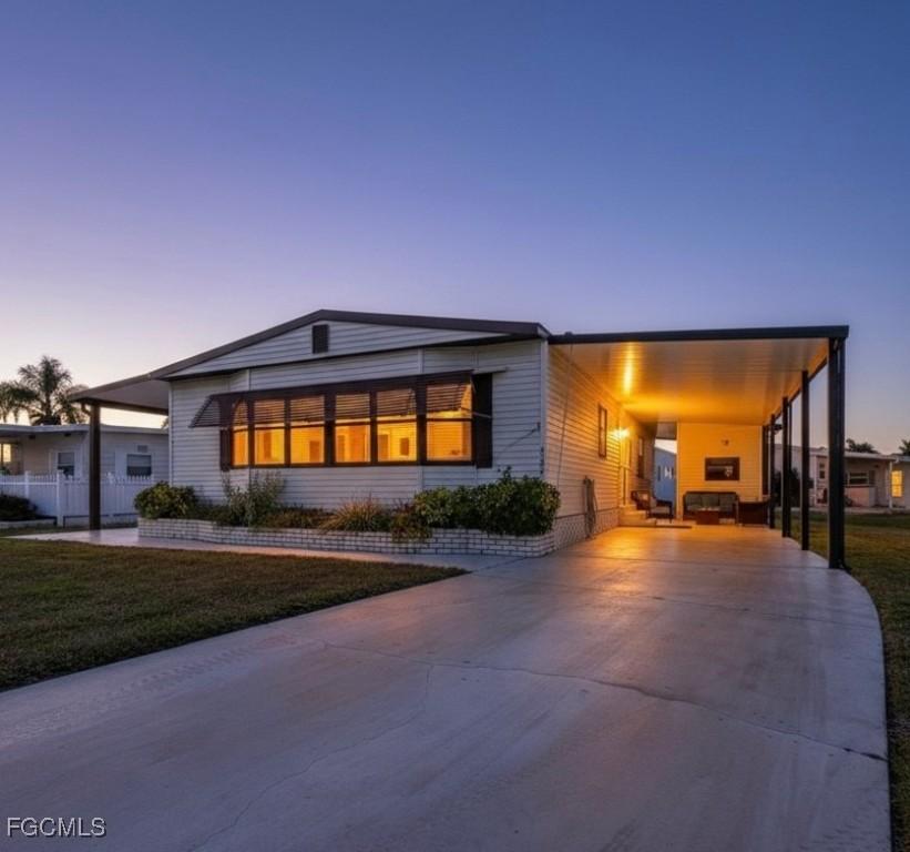 16209 Asheboro Ct., Fort Myers, FL 33908