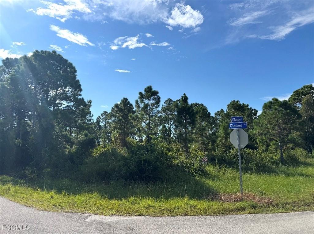 705 Glacier Ave., Lehigh Acres, FL 33974