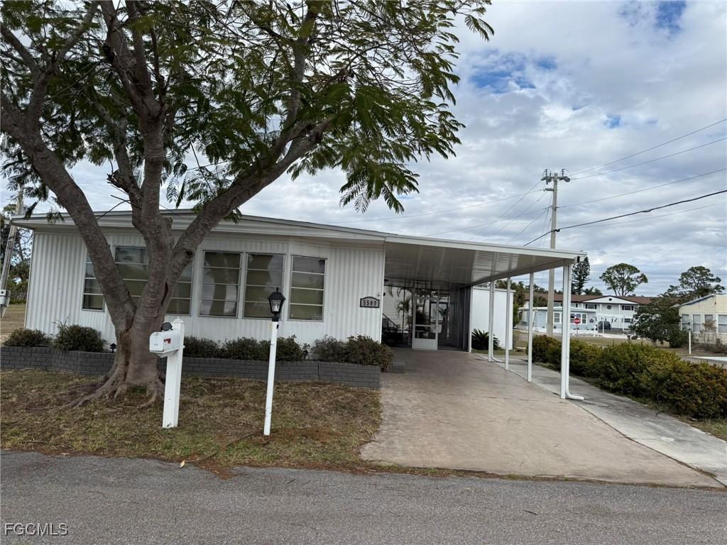 5509 Harbor Ln., North Fort Myers, FL 33917