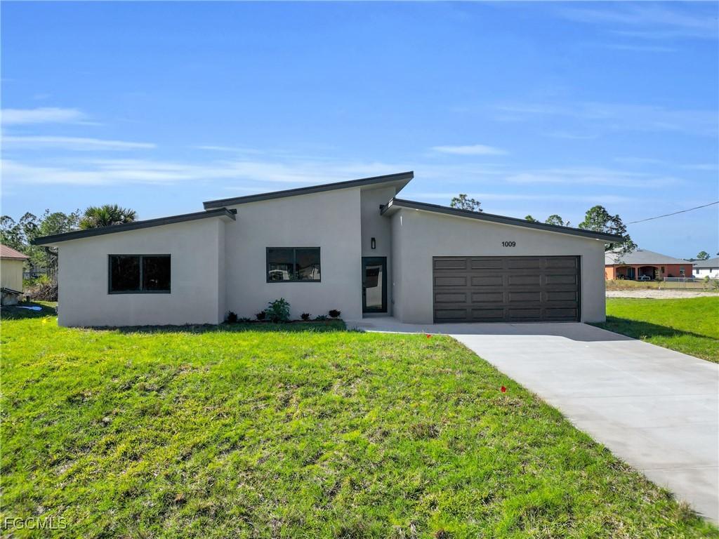 1009 State Ave., Lehigh Acres, FL 33972