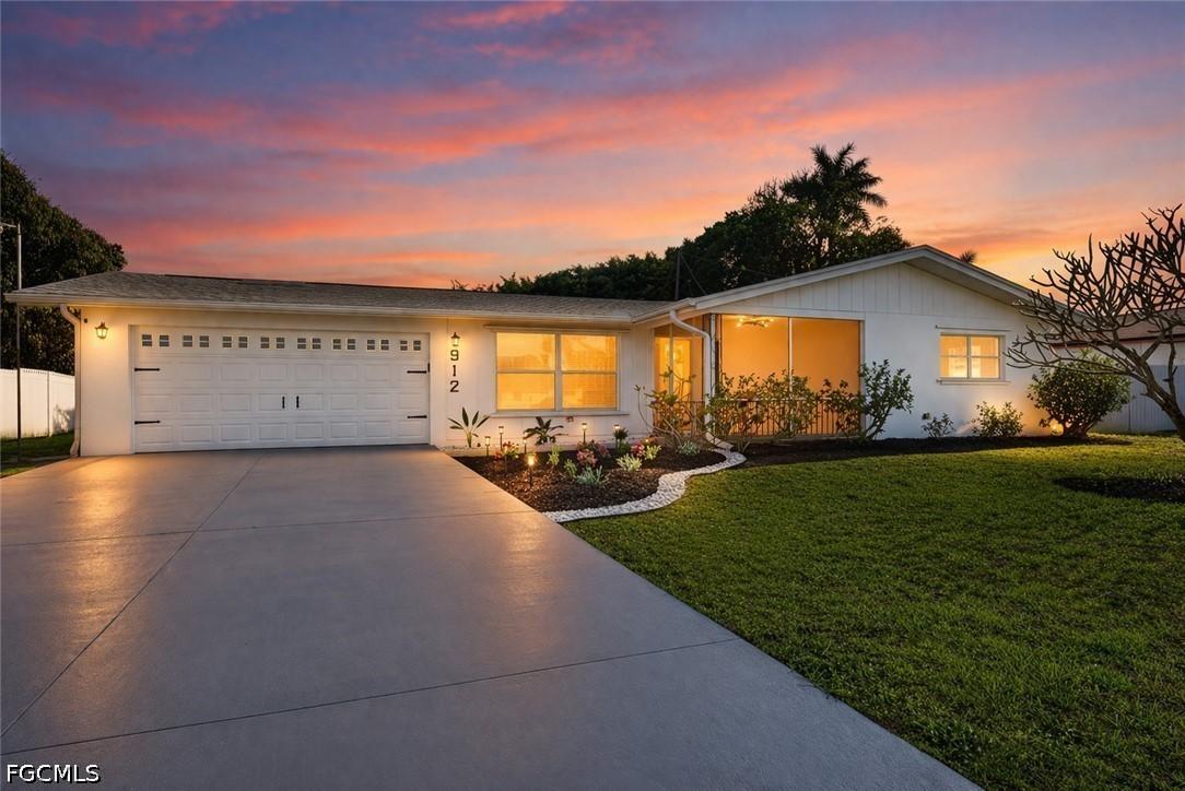 912 Entrada Dr., Fort Myers, FL 33919