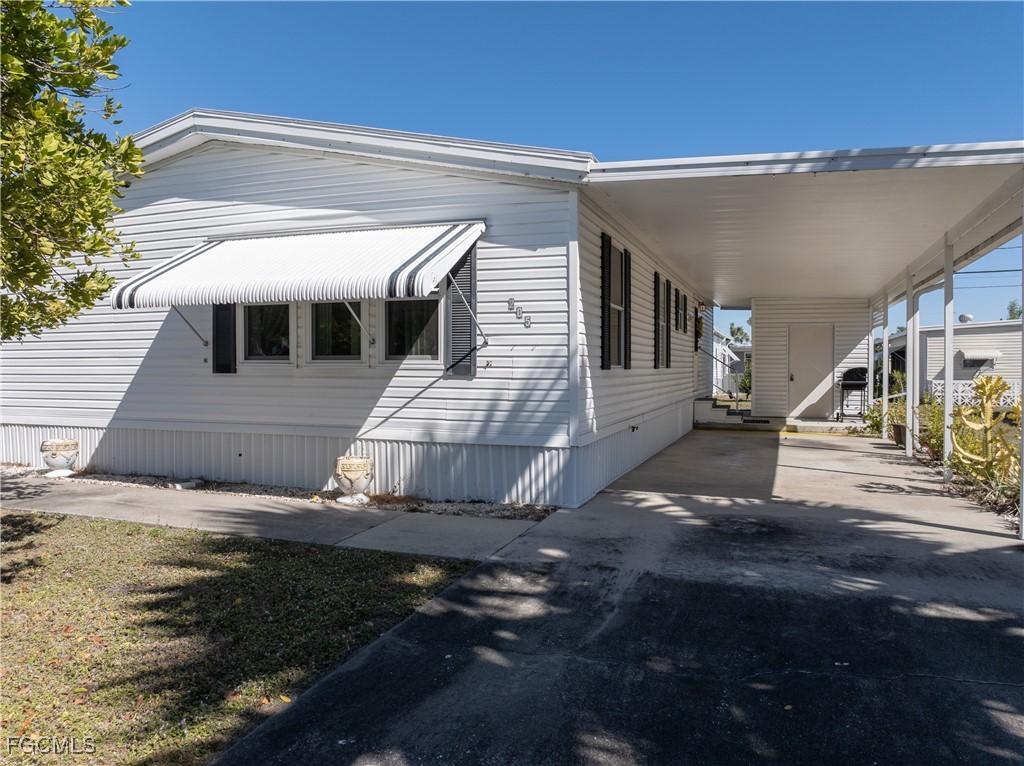 205 Carriage Ln., North Fort Myers, FL 33917