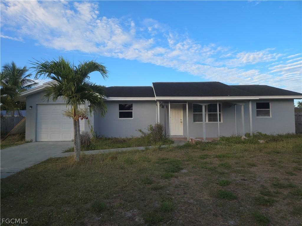 908 Hudson Ave., Lehigh Acres, FL 33936
