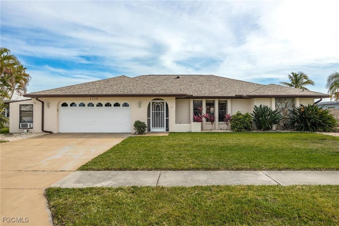 1719 W Bluewater Ter., North Fort Myers, FL 33903