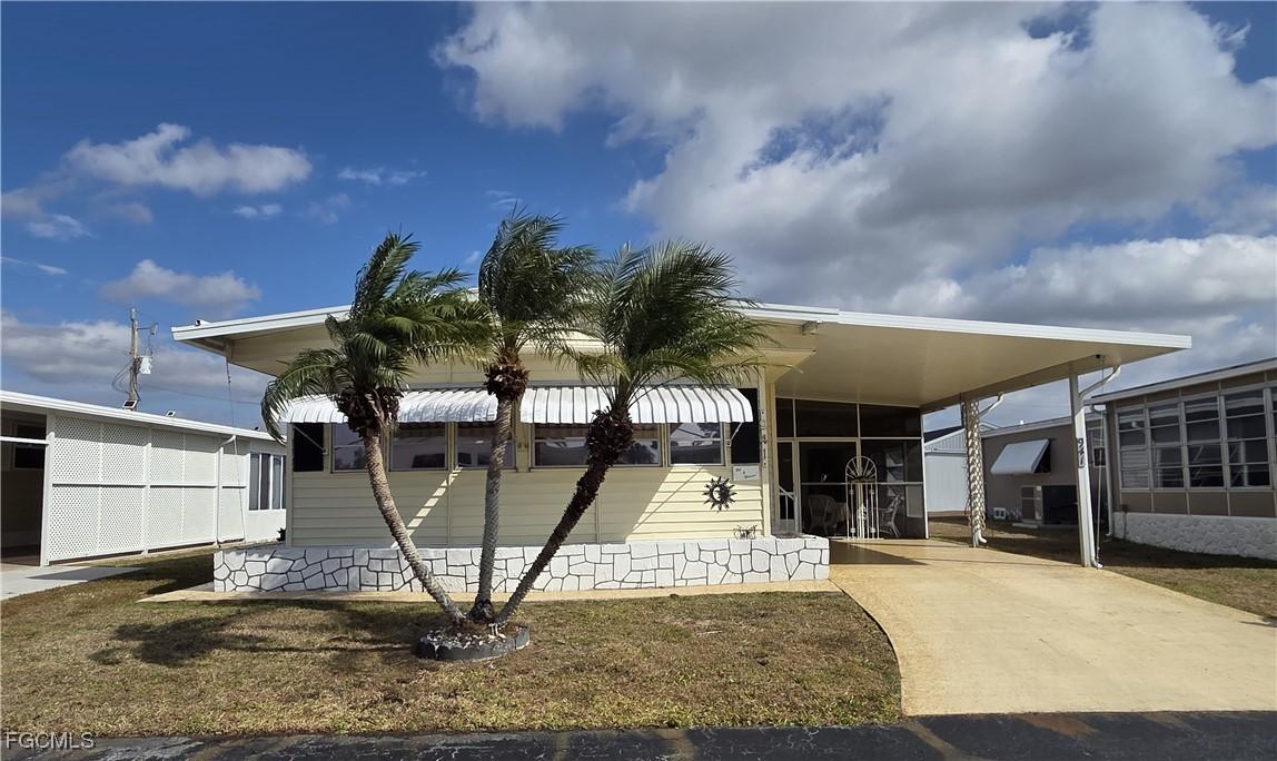 941 Days Ln., North Fort Myers, FL 33917