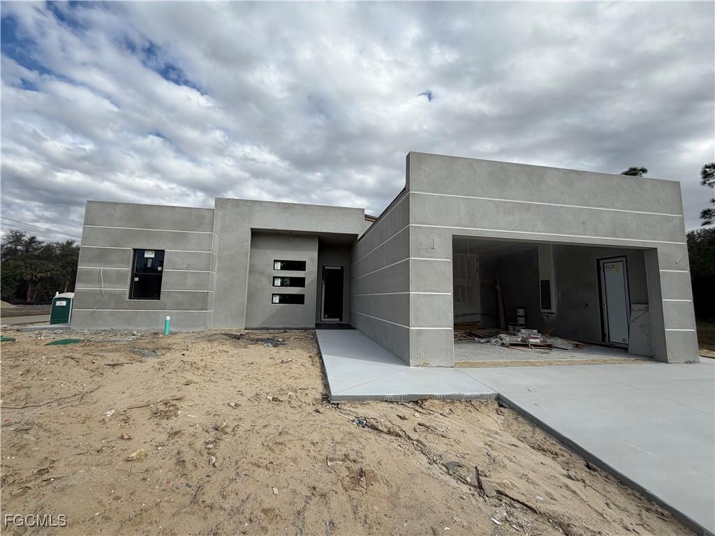 422 Glenn Ave., Lehigh Acres, FL 33972