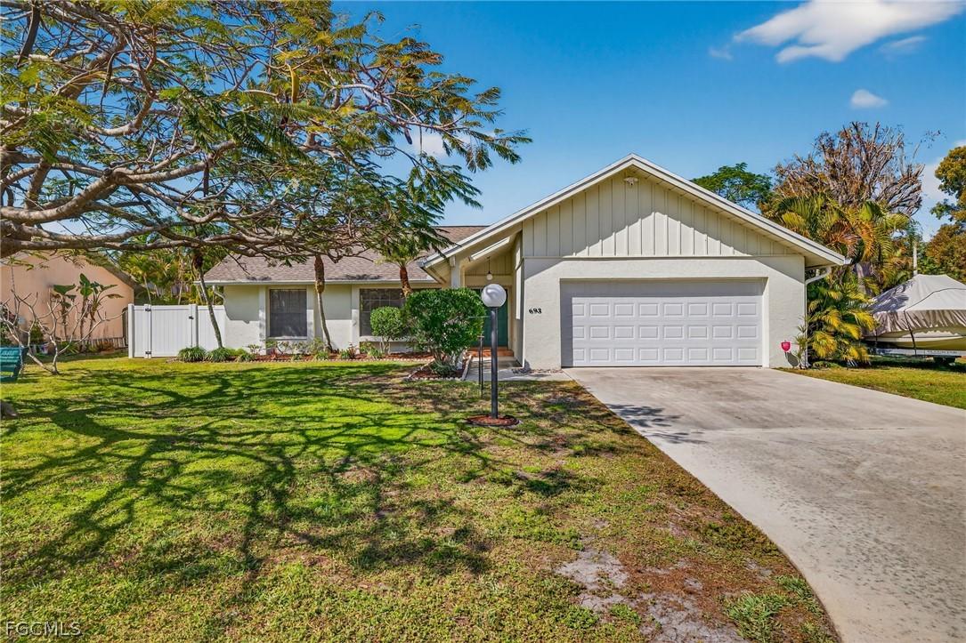 693 Astarias Cir., Fort Myers, FL 33919