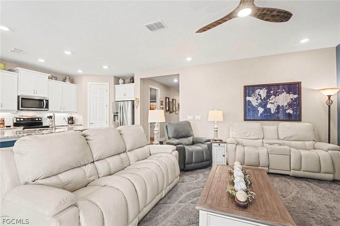3816 Crosswater Dr., North Fort Myers, FL 33917