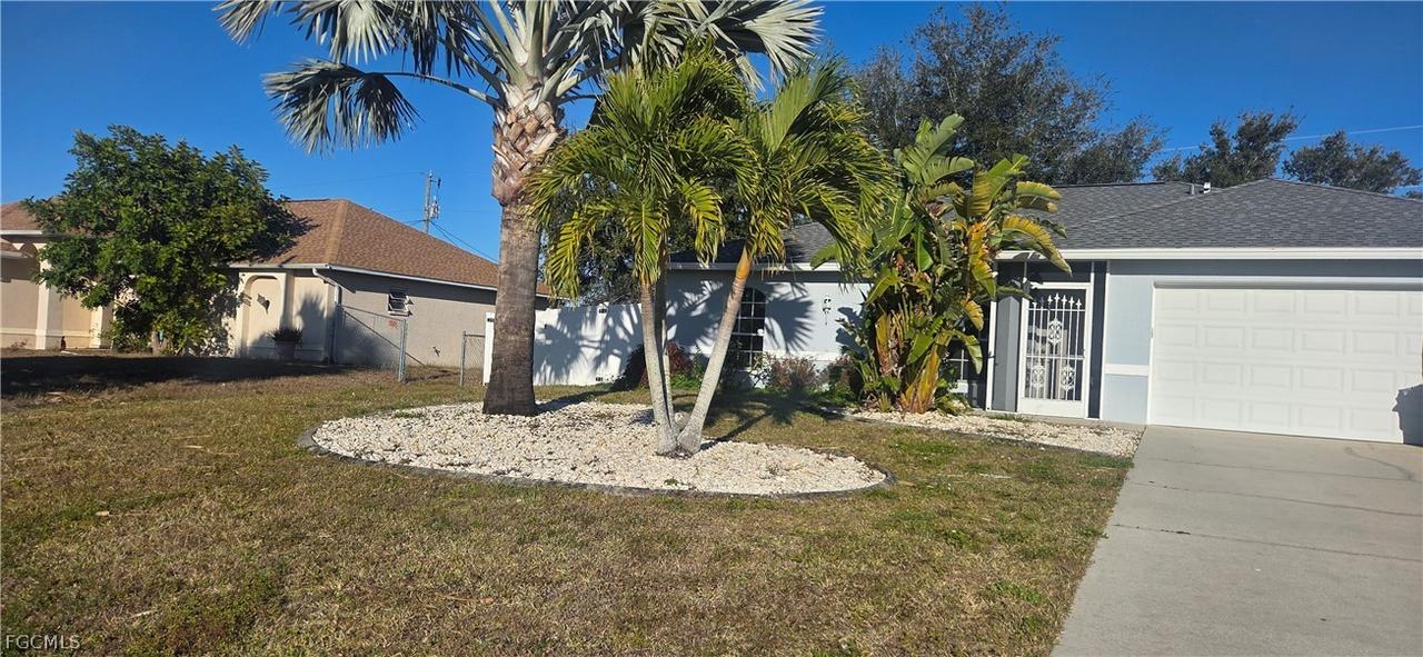 901 SW 11th Pl., Cape Coral, FL 33991