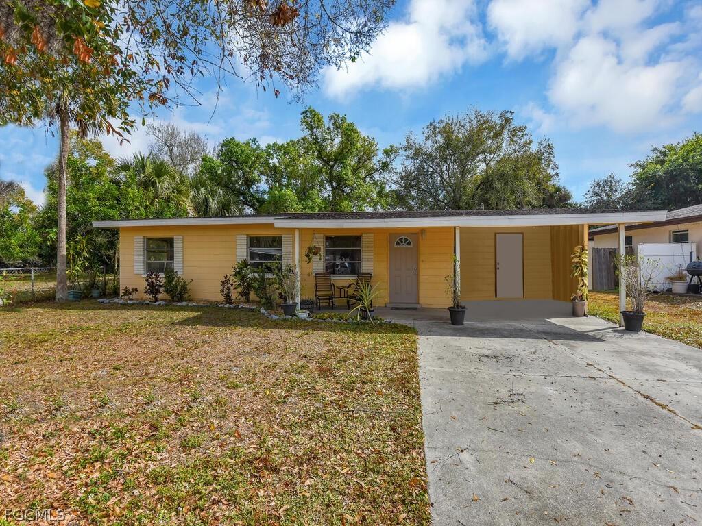 2124 E Gardenia Cir., North Fort Myers, FL 33917