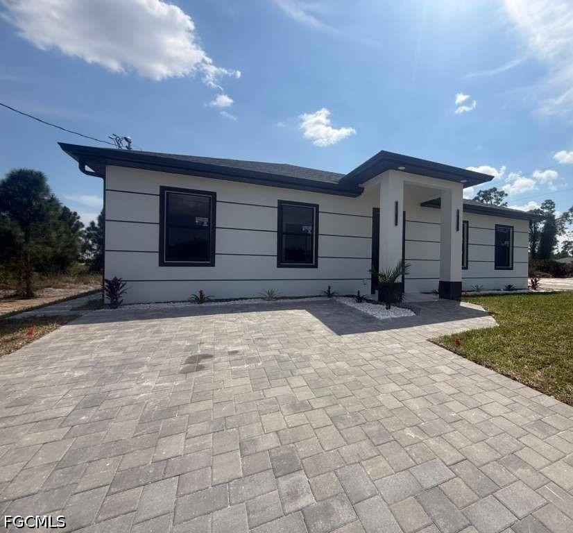 717 Devon St., Lehigh Acres, FL 33974