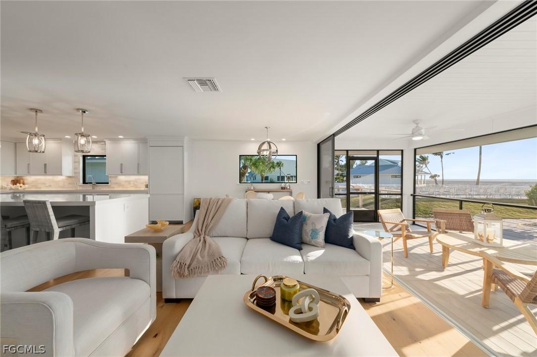 25 Beach Homes, Captiva, FL 33924