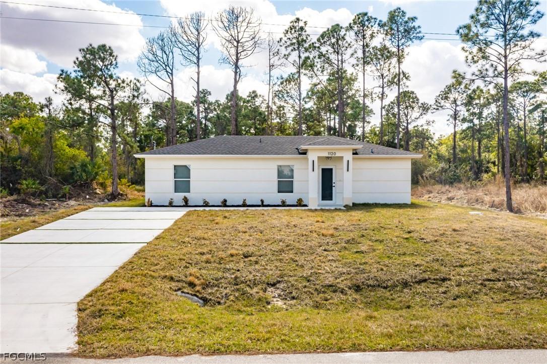 1120 Ravenswood St., Lehigh Acres, FL 33974