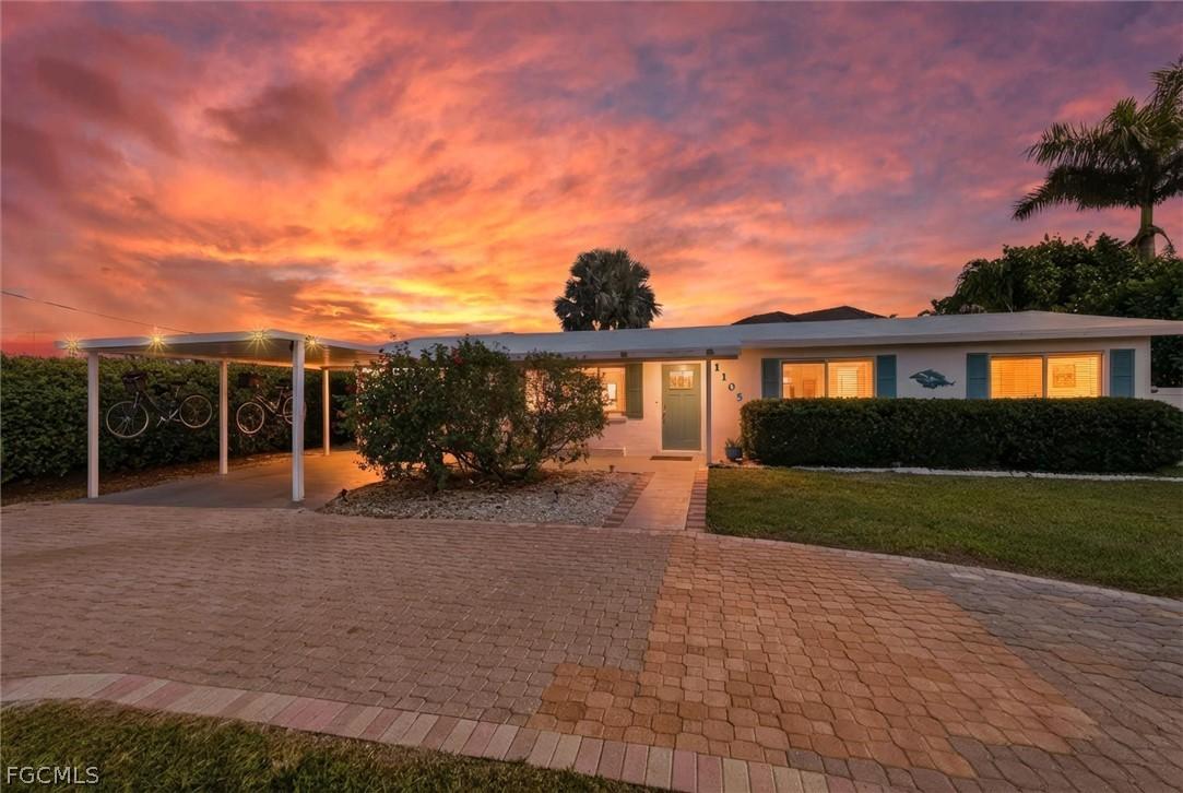 1105 Christopher Ct., Naples, FL 34104