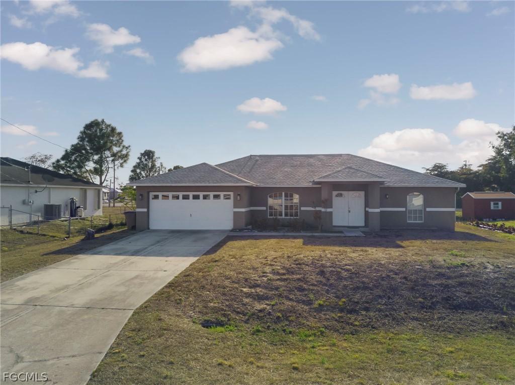 528 Peerless Cir., Lehigh Acres, FL 33974