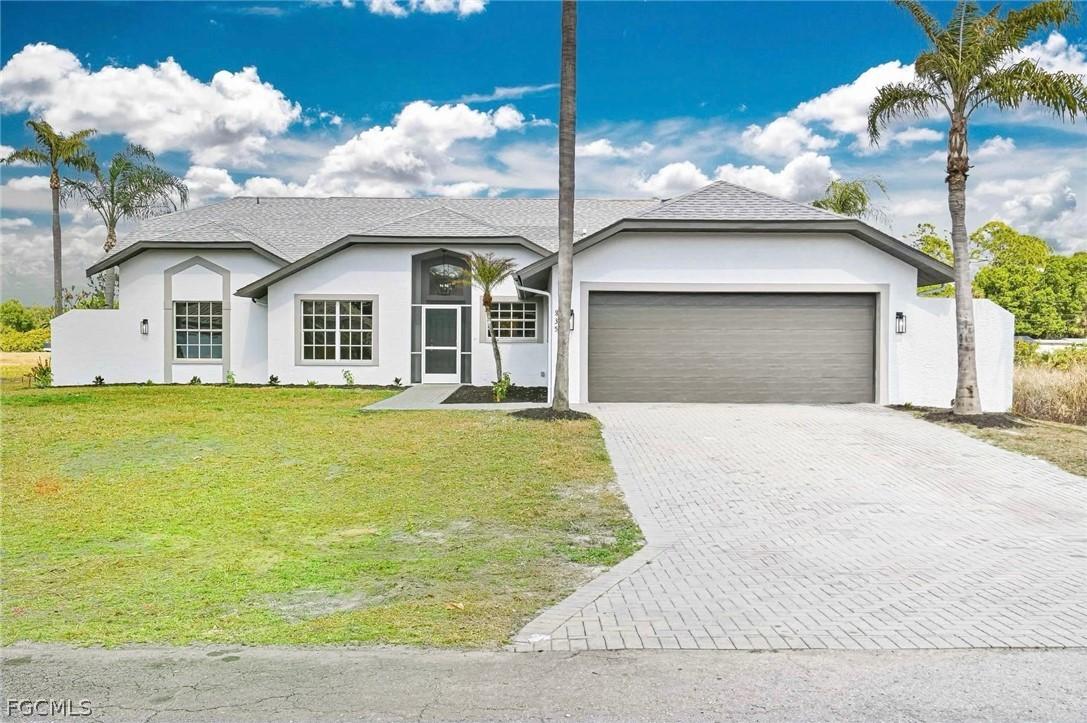 835 Geneva St., Lehigh Acres, FL 33974
