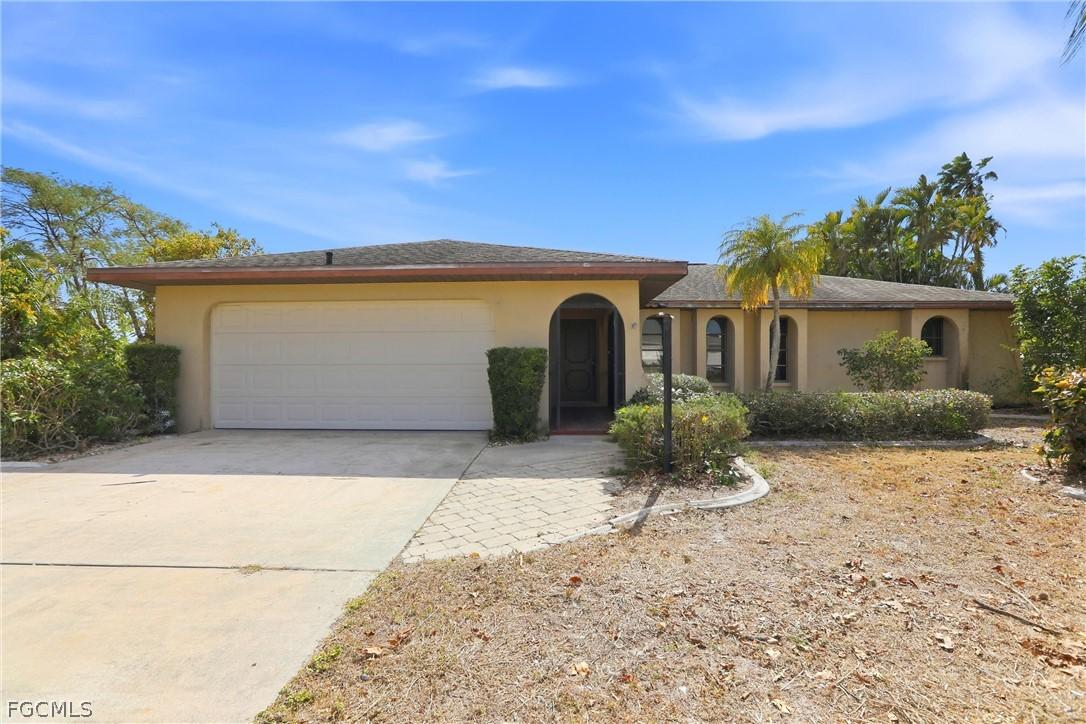 2216 SE 15th Ter., Cape Coral, FL 33990