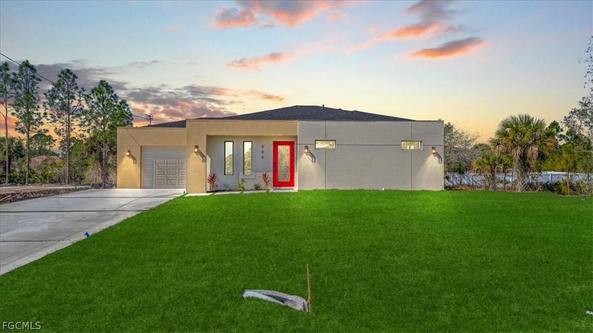 906 Capetown Ave., Lehigh Acres, FL 33974