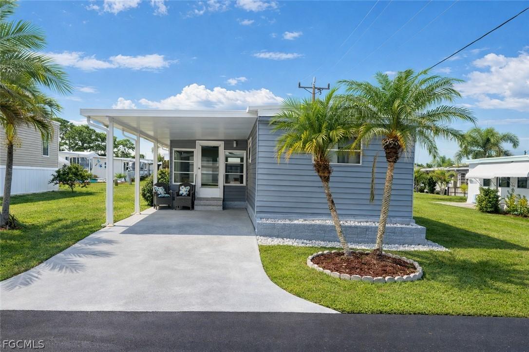 806 Homefolks St, North Fort Myers, FL 33917