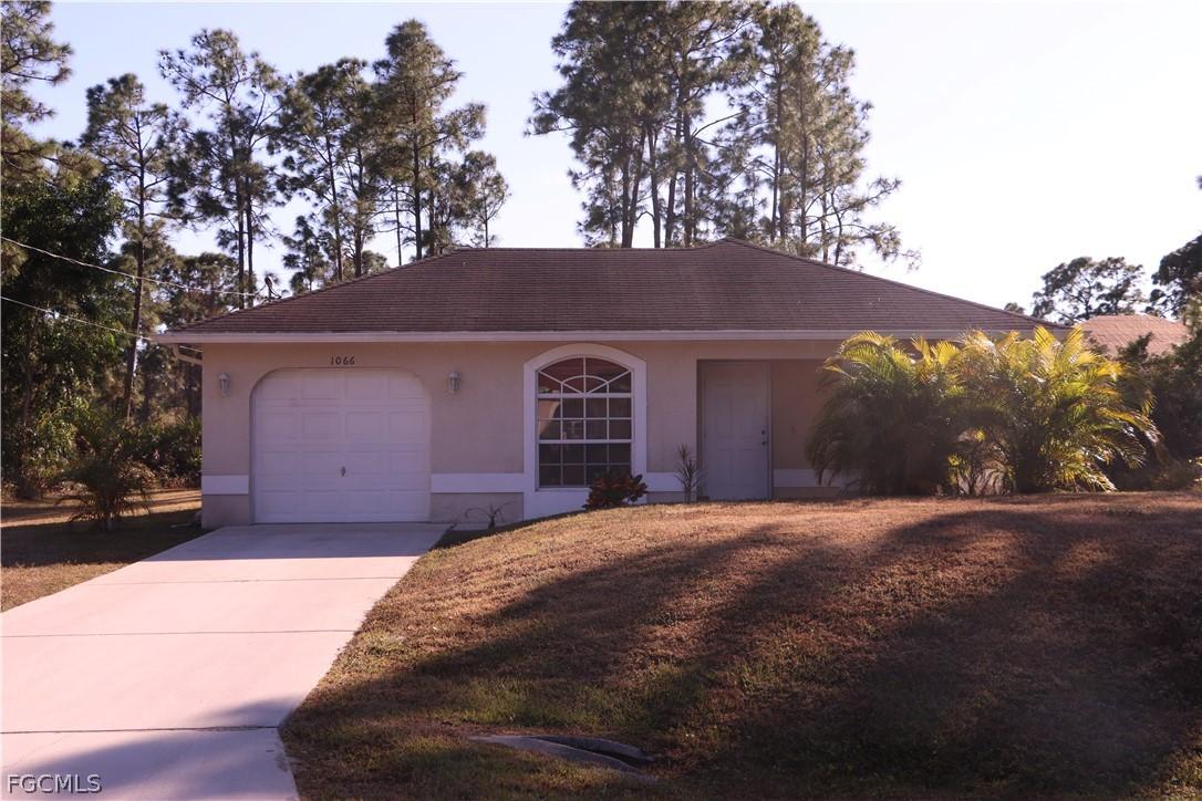 1066 Barnett St., Lehigh Acres, FL 33974