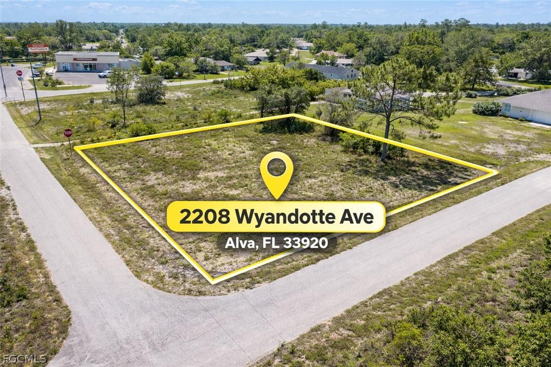 2208 Wyandotte Ave., Alva, FL 33920