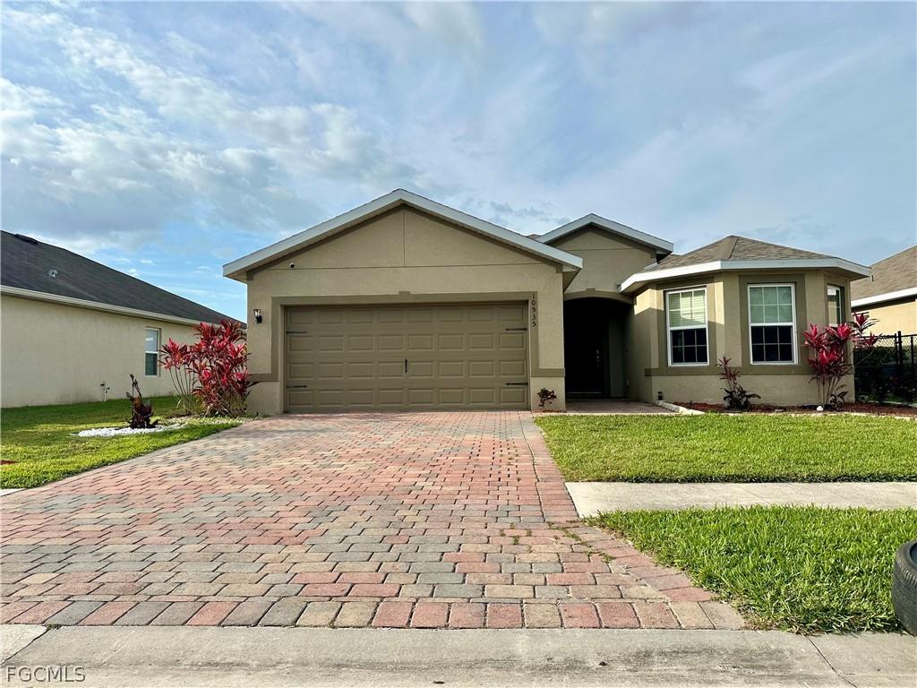 10535 Canal Brook Ln., Lehigh Acres, FL 33936