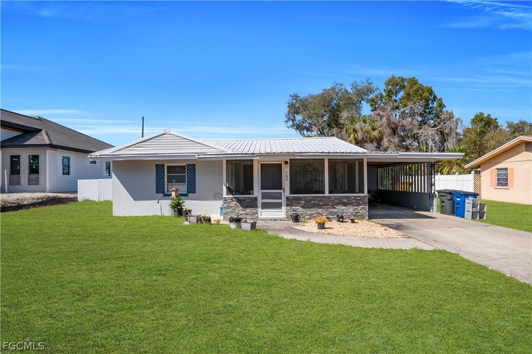 102 Crescent Lake Dr., North Fort Myers, FL 33917