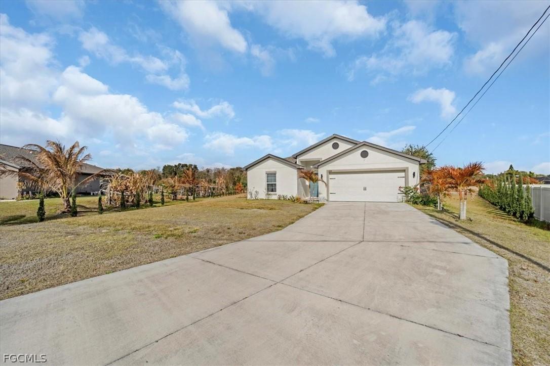 828 Youngreen Dr., Fort Myers, FL 33913