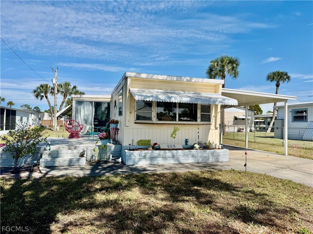 113 Chisholm Tr., North Fort Myers, FL 33917