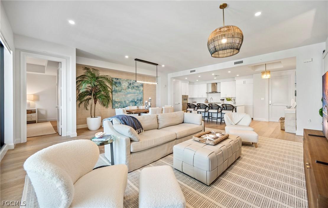 1125 Central Ave. #562, Naples, FL 34102