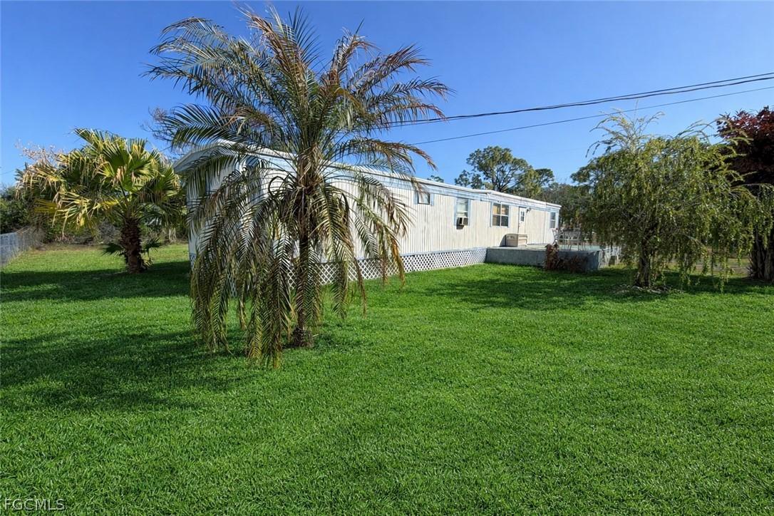 2204 Tucker Ln., North Fort Myers, FL 33917