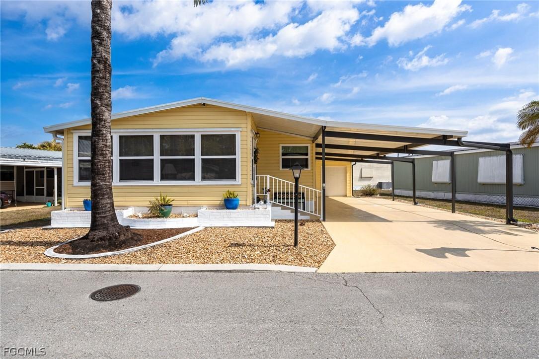 447 Snead Dr., North Fort Myers, FL 33903